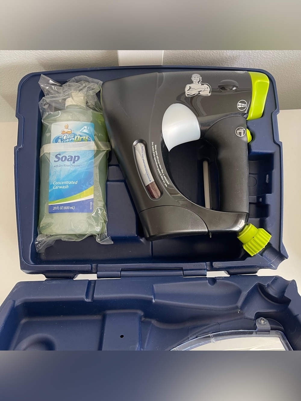 Mr. Clean Auto Dry Pro-Series All-In-One Car Detail Kit Soap Carrying Case - Picture 7 of 8